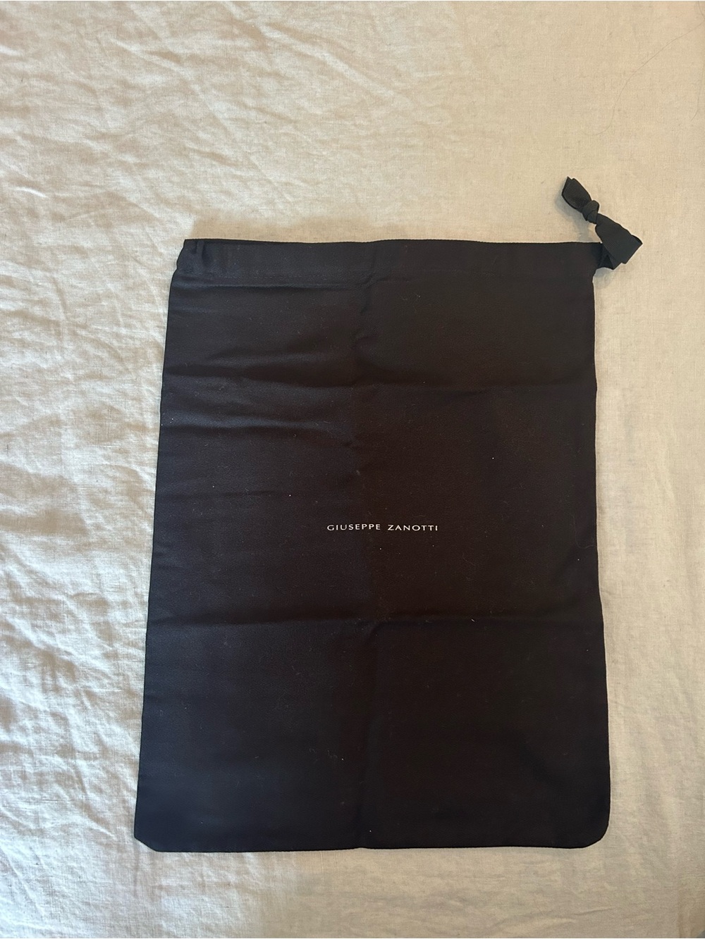 Single Giuseppe Zanotti Sleeper Dust Bag.
